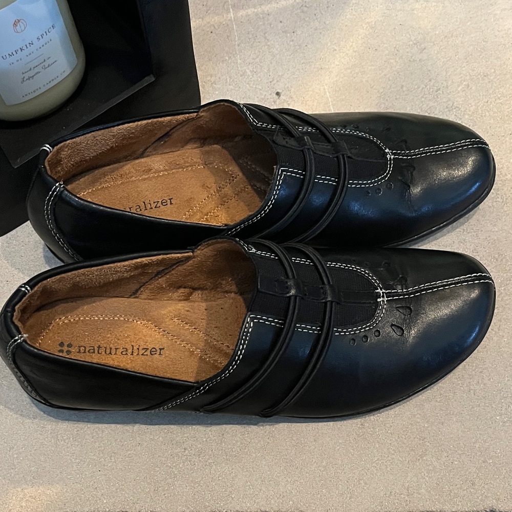 Naturalizer Women's Black Leather Oxfords Dress shoe
Work casual
